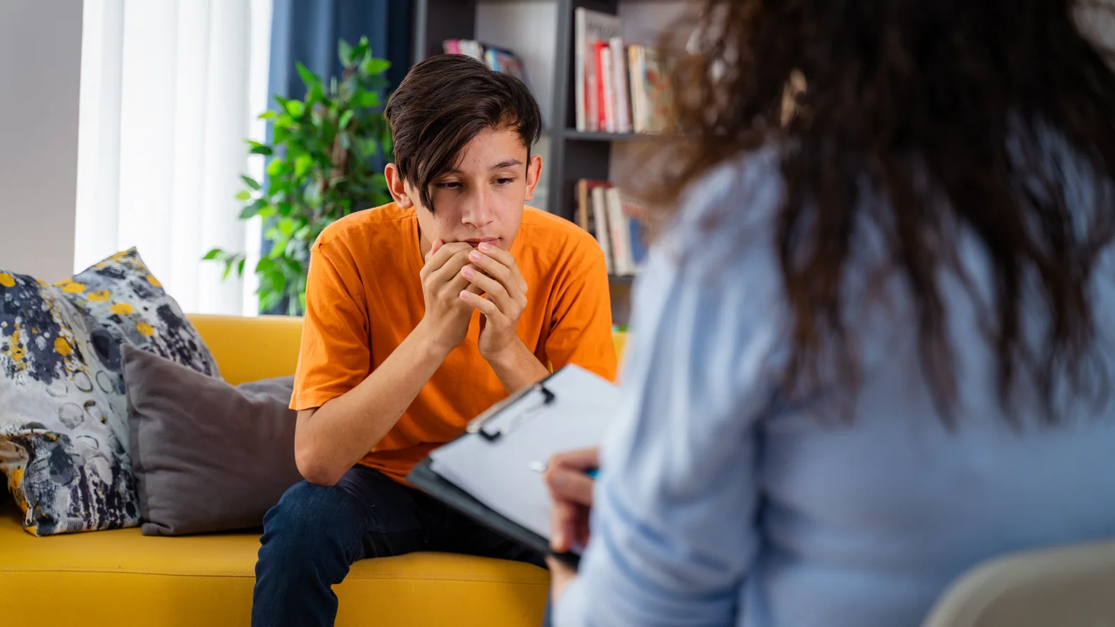 Teen boy speaking with a psychologist for a dual diagnosis treatment questions guide