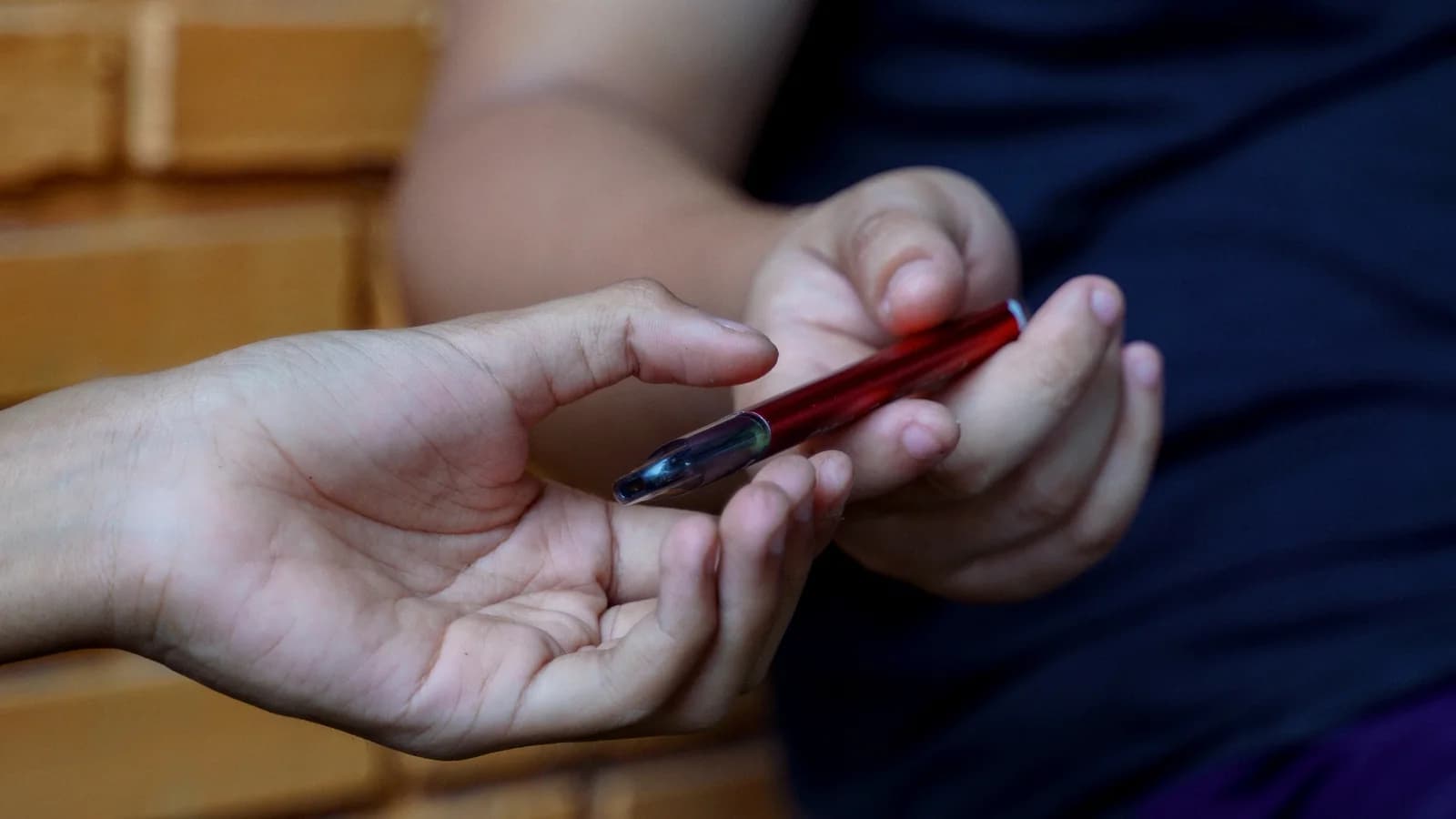 Teen offering an e-cigarette to another teen for a parent guide about vaping and THC